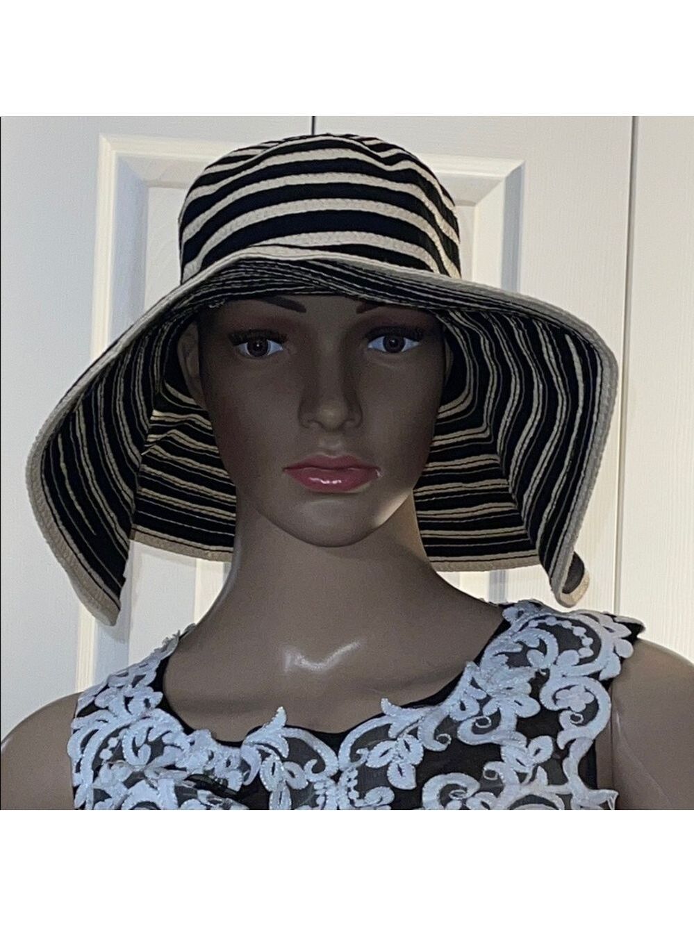 VICTORIA RIBBON AND STRAW Q2
